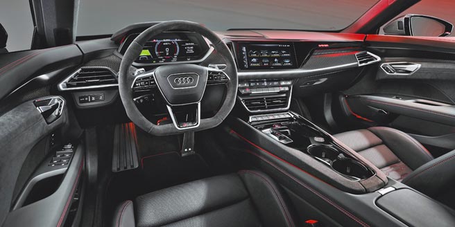 Audi e-tron GT兼顾运动化取向与舒适驾乘空间双重特质，座舱设计为驾驶导向。（台湾奥迪提供）