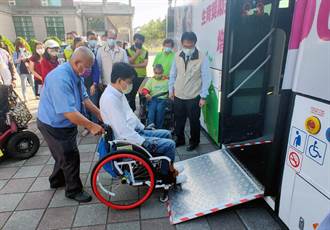 輪椅女孩遭公車司機刁難 黃偉哲道歉籲駕駛勿受個人情緒影響服務