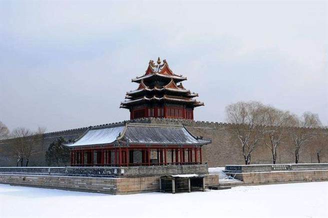 故宫雪景中非常知名的角楼，几乎在所有故宫的摄影中一定会出现。（图／网路）