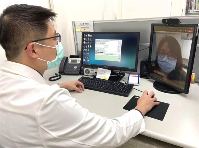 北医附医开设「疫苗注射后不良反应通讯诊疗门诊」，民眾可致电预约，就能与医师进行线上谘询。（北医附医提供）