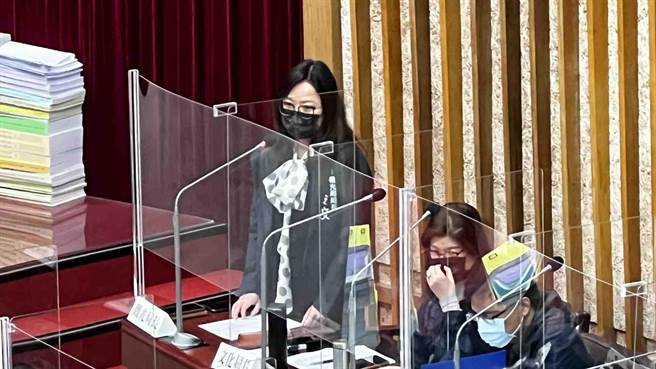 高市觀光局長周玲妏今在議會答詢時指出，為確保市民回來有房可住，觀光局10月29日成立獨立高雄市民訂房平台。（柯宗緯攝）