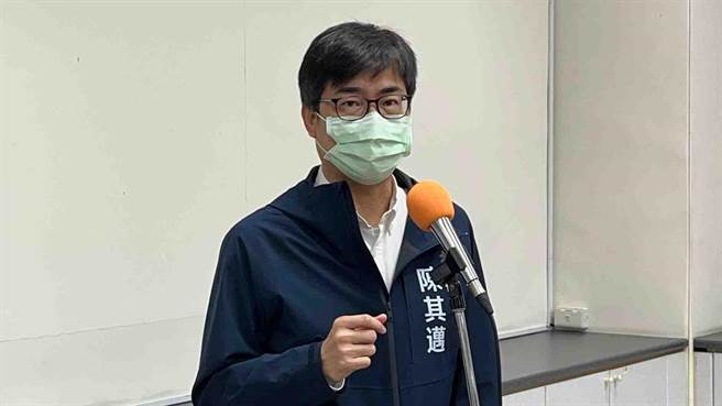 高雄市長陳其邁今（9）日強調，整體防疫旅館量能持續增加，並嚴加管控提供給市民，而大多數民眾希望住滿14天。（柯宗緯攝）