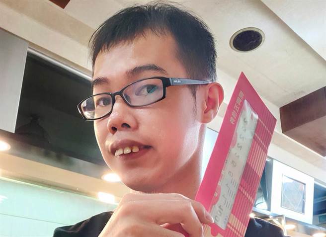 邓佳华计画进军AV界。(图/翻摄自邓佳华IG)