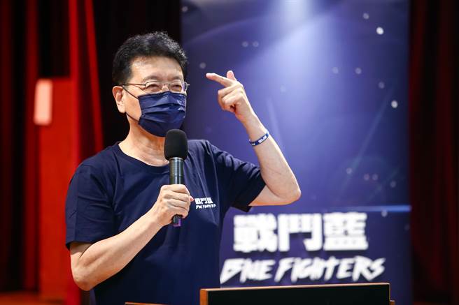 针对媒体报导，明年县市长大选，战斗蓝已经规划一份六都市长梦幻名单。战斗蓝发起人赵少康今澄清绝无此事，并强调所有战斗蓝人事布局、活动规画以及政策诉求，均以赵少康本人说明或办公室发出的新闻稿为唯一管道。（资料照，邓博仁摄）