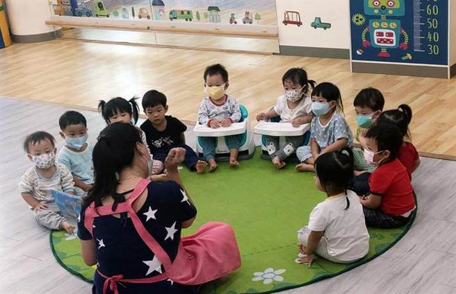 幼兒園師生比40年不變，讓幼教人員一直處在高壓的工作環境中，不利幼兒的學習與照顧。（本報資料照片）