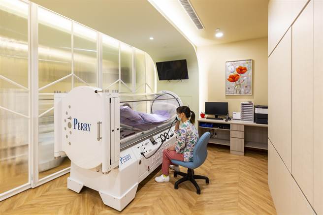 高压氧治疗中心-单人治疗舱。（童综合医院提供／陈淑娥台中传真）