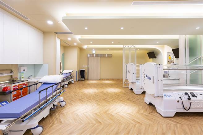 高压氧治疗中心-单人治疗舱。（童综合医院提供／陈淑娥台中传真）