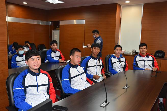 苗栗縣排球隊今年成績亮眼，獲得第4名。（謝明俊攝）