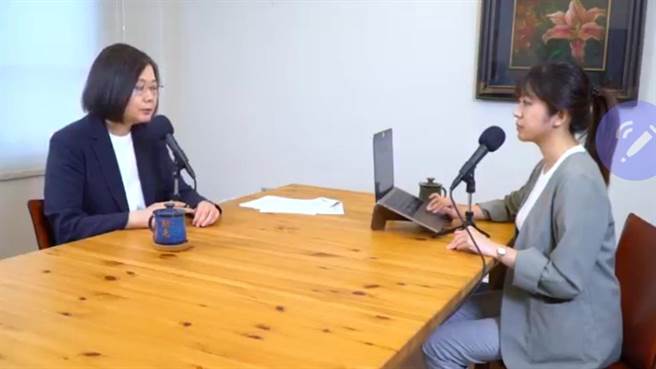 蔡英文首獻聲podcast談公投也透露疫情後最想去這個國家。(截自民進黨提供連結)