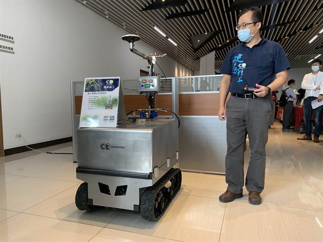 嘉義縣成立智慧農業跨域整合平台，今宣布啓動「智慧農業推動計畫」，希望導入大數據，補助設備經費，幫助農漁民省工、省成本。（呂妍庭攝）