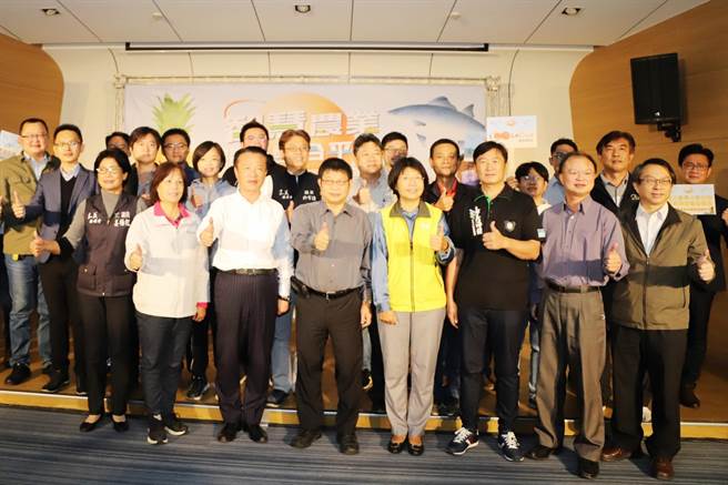 嘉義縣成立智慧農業跨域整合平台，今宣布啓動「智慧農業推動計畫」，希望導入大數據，補助設備經費，幫助農漁民省工、省成本。（呂妍庭攝）