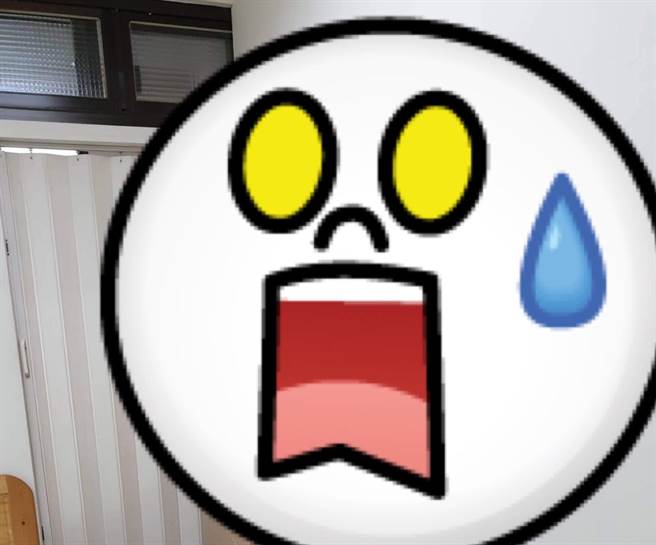 看屋惊见衣柜与隔壁房共用，让网友惊呆直呼，房东根本是空间魔术师。（图／翻摄自奇葩装潢分享中心）