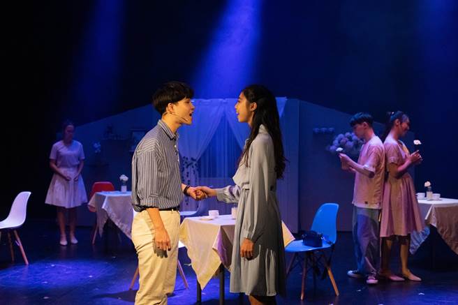 树德科大表演艺术系「第12届艺动城堡」毕业展《男子完全调教手册》剧照。（树德科大提供／林瑞益高雄传真）