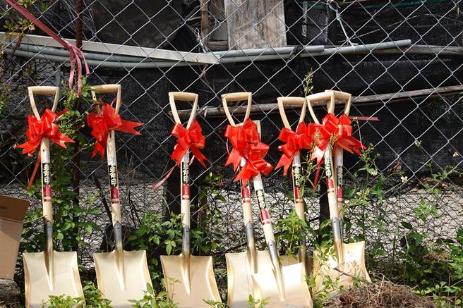 社团法人台湾自闭儿家庭关怀协会希望工程9日举行动土典礼，协会盼给星儿一辈子的照顾。（蔡旻妤摄）