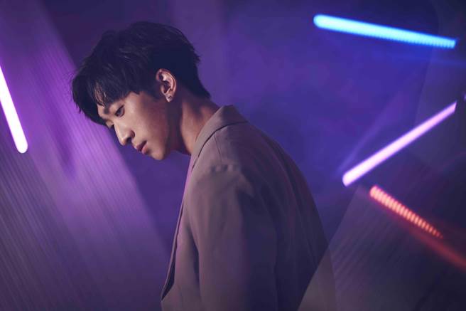 张怀颢推出新歌〈我的错〉。（海蝶音乐提供）