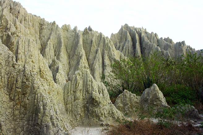 漯底山自然公园特殊的恶地形景观让人啧啧称奇，彷佛来到神秘的异星世界。(图片提供/MOOK)