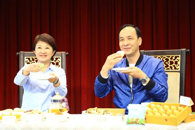 台中市長盧秀燕（左）今晚將與國民黨主席朱立倫到顏寬恒沙鹿服務處，陪同顏寬恒宣布參加立委補選。（資料照／盧金足攝）