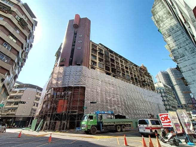 高市府市政会议9日通过《公寓大厦辅导管理自治条例》草案，未来消防人员将具有公权力，可直接排除障碍、强制进入检查。（本报资料照片／袁庭尧高雄传真）