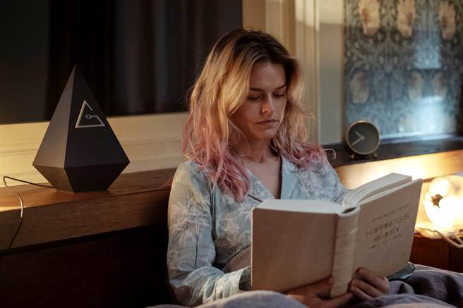 ↑艾莉丝伊芙在《毁灭倒数》被人工智慧系统掌管生活与身心发展。（采昌提供）