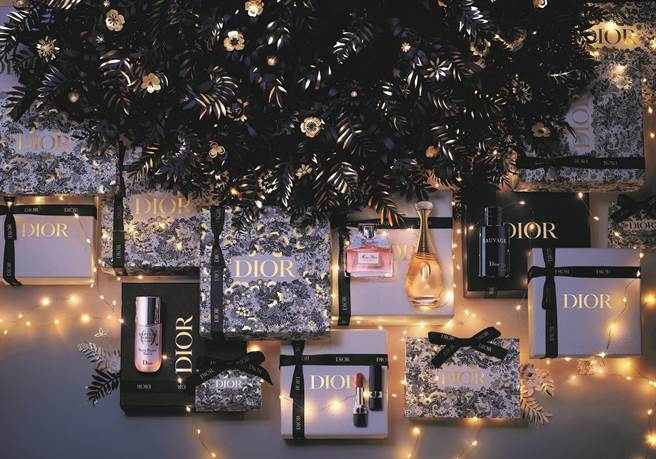 迪奧繁花幻境聖誕限量包裝服務。（迪奧提供）