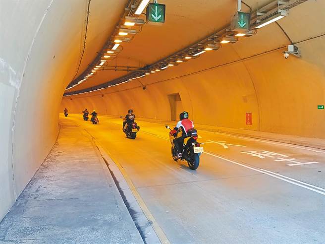 苏花改9月30日中午12时起试办开放大型重机行驶。（资料照／胡健森摄）