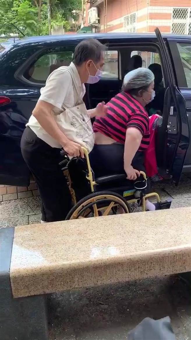 检警搜证发现，廖妇可自行上下计程车。(翻摄照片／林郁平台北传真）