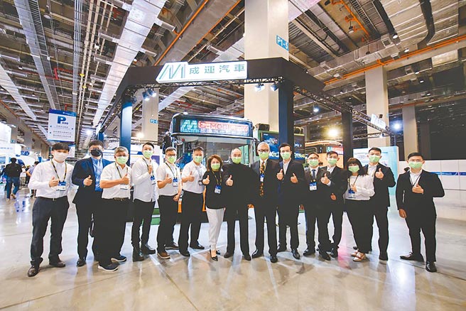 10月「台湾国际智慧移动展」，成运电动巴士首度世贸亮相，国家队气势展露无遗。图／业者提供