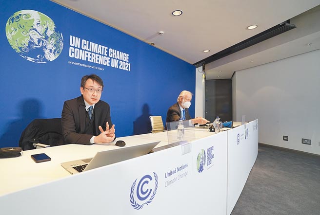 台達基金會執行長張楊乾（左）於COP26周邊會議中分享台達經驗及實際案例。（台達電子提供）