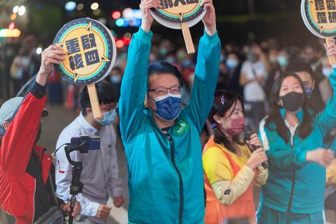 国民党日前在凯道举办公投宣传活动。图中者为中广董事长赵少康。（图／赵少康办公室提供）