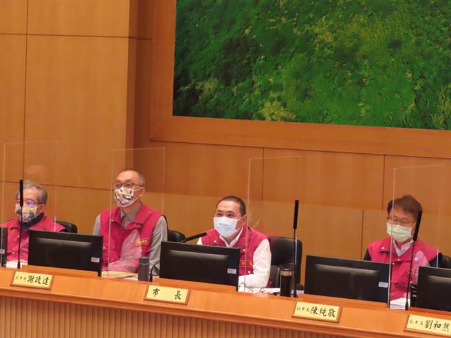 八大行业復工 新北稽查120家有13家缺失。（叶德正摄）