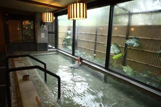 室内风吕一样环境舒适。（图片提供：大板根森林温泉酒店）