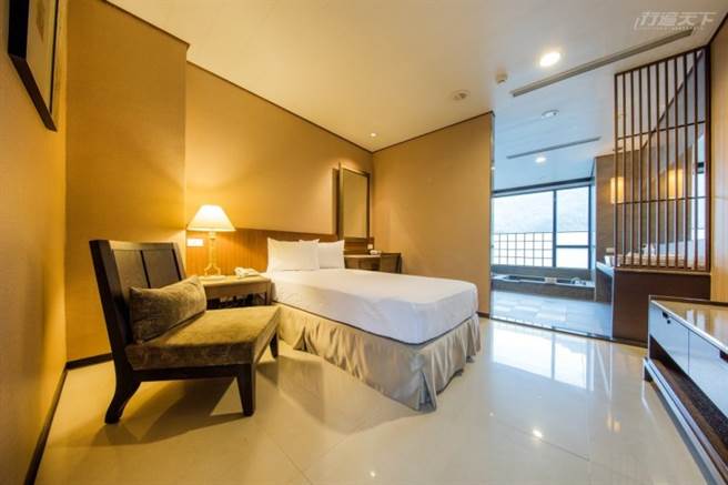 观景汤屋具有私密性适合家人情侣舒适泡汤。（图片提供：大板根森林温泉酒店）