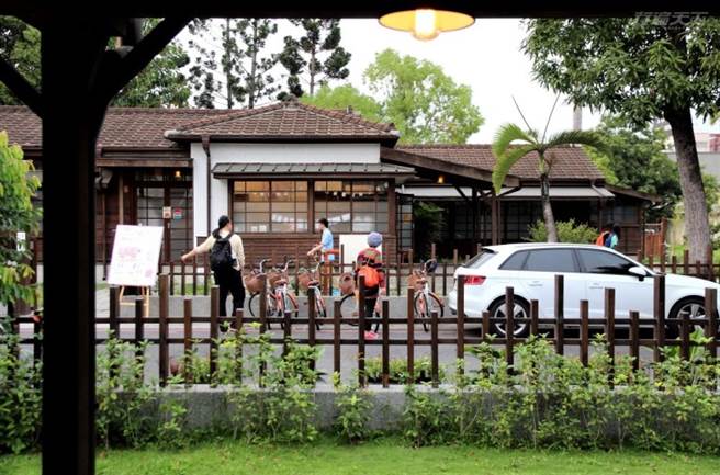 见证阿里山林业与铁道文化繁荣时光的林业村，转型为文创聚落桧意森活村。(图/行遍天下)