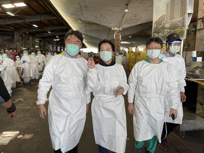 王必勝認了外遇，指揮中心則說，近日的爭議屬於私事，在公務上還是需要他的努力。圖為王必勝過去視察北農的畫面。（本報系資料照）