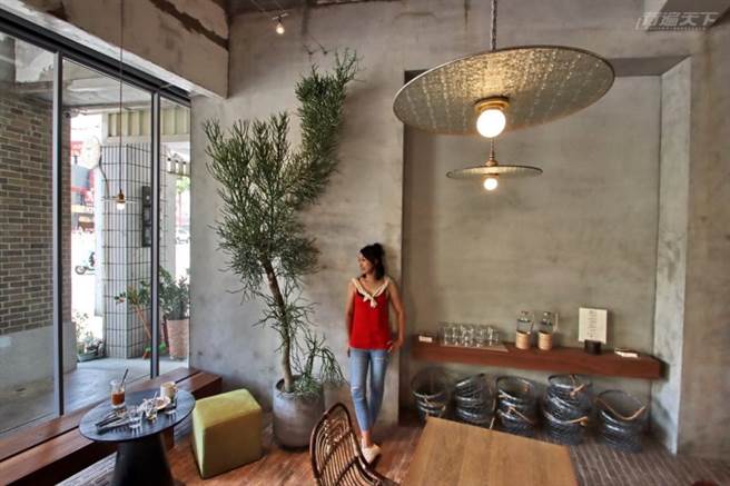 新舊併融的驛前大和咖啡館現已是屏東市的人氣打卡勝地。(圖/行遍天下)