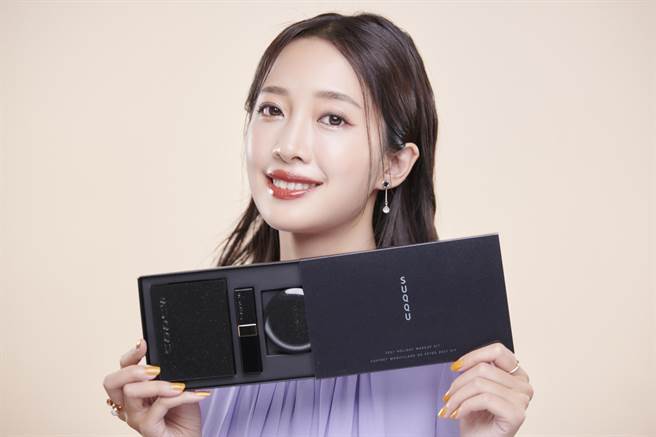 SUQQU假日晶采彩妝組A， 3850元。(SUQQU提供)
