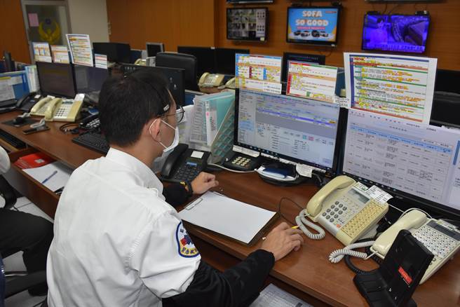 苗栗县消防局花费2年时间完成新119报案指挥系统更新建置计画。（谢明俊摄）