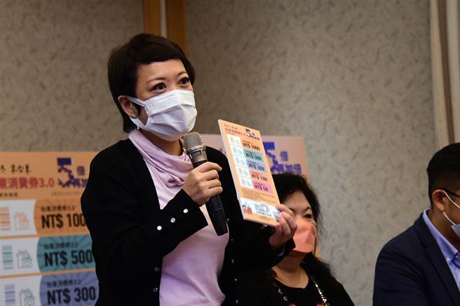 台东县观光协会推出「台东消费券3.0」，有在地100多家业者加入。（庄哲权摄）
