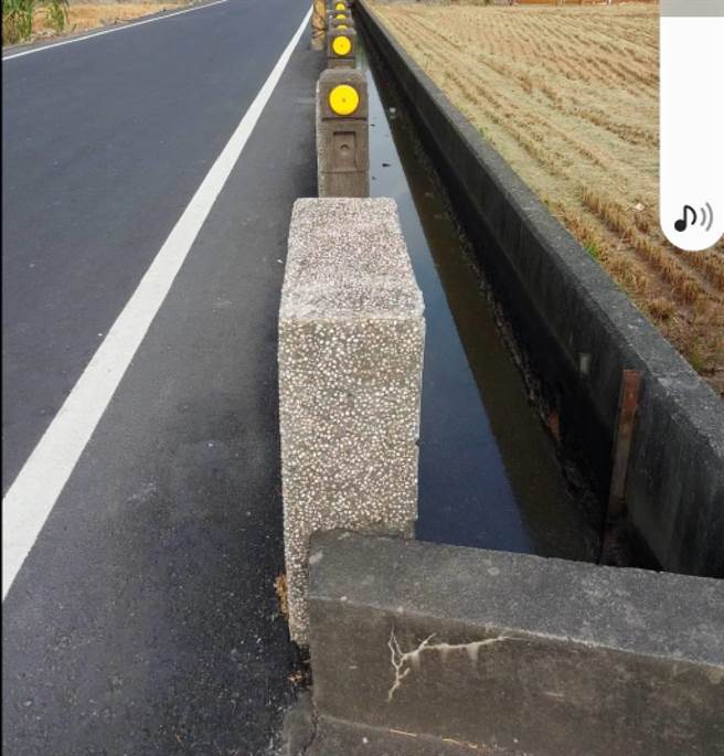 蔬果汁流走後的顏色。（民眾提供）