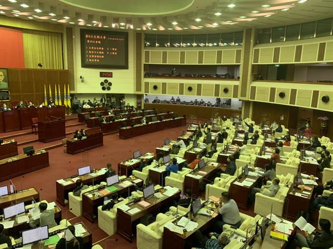 北市議會稍早通過《台北市重陽節禮金致送自治條例》。（黃婉婷攝）