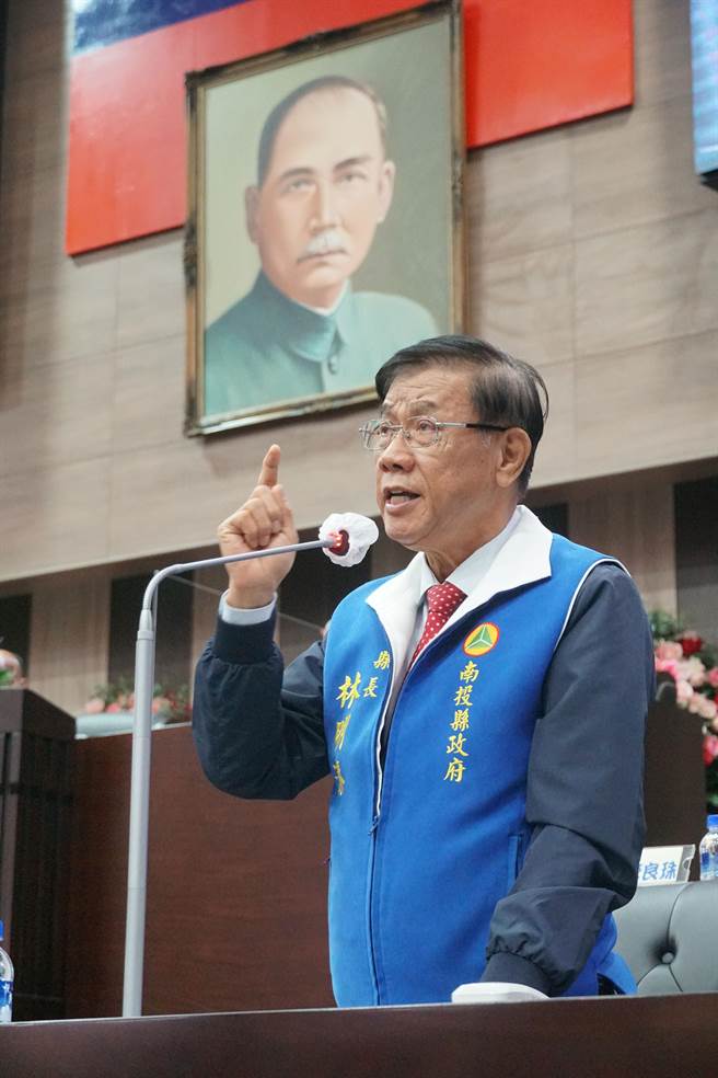 南投县长林明溱说，农地买卖申请农业用地作农业使用证明不易，被课高额增值税，造成民眾困扰外，也相当不合理，县府将儘快召集乡镇公所农政单位共同研商，不要再让阿婆哭泣。（黄国峰摄）