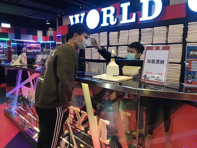 World Gym日前以经营环境严峻为由，片面停止提供毛巾引发会员怒火。（本报资料照片）