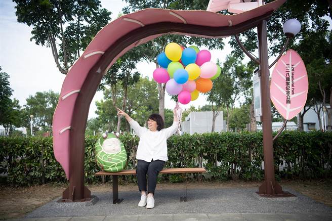 嘉义市与知名插画家SMART庄信棠携手，打造4座蕴含在地四季美景的候车亭，在嘉义市等公车变得时尚又便利。（嘉义市政府提供∕吕妍庭嘉义传真）