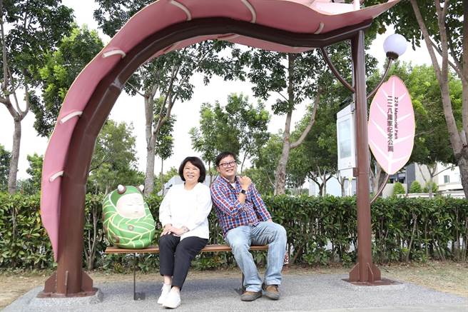 嘉义市与知名插画家SMART庄信棠携手，打造4座蕴含在地四季美景的候车亭，在嘉义市等公车变得时尚又便利。（嘉义市政府提供∕吕妍庭嘉义传真）