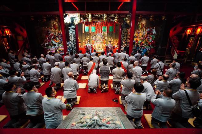 桃園大廟景福宮內壇肅穆莊嚴。(廟方提供／蔡依珍桃園傳真)