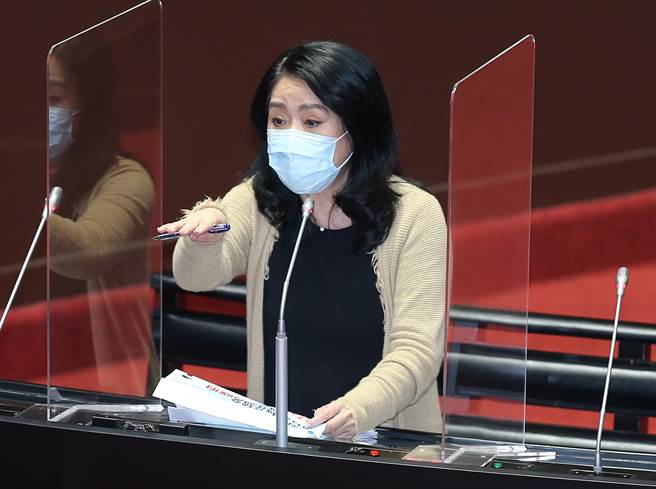 李贵敏：陈时中疫情期间唱歌喝酒 薛香川却不能吃父亲节餐？（姚志平摄）