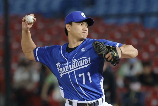 今天过28岁生日的富邦悍将江少庆主投8局无失分，夺下本季第5胜。（富邦悍将提供）