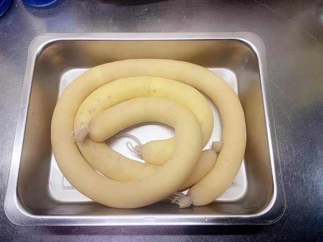 有网友怀念基隆美食「蛋肠」，自己动手做了这项料理。（图／翻摄自脸书家常菜） 