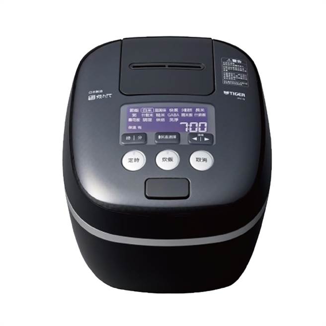 新光三越台北站前店全民振興攻略5000變7000，虎牌6人份壓力IH炊飯電子鍋，原價5萬元、特價2萬5900元，52折，持5000元五倍券再折2000元。（新光三越提供）