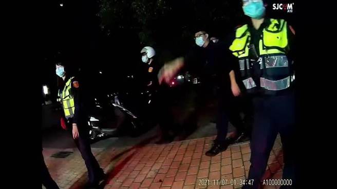 中市1名宋姓男大學生開車不慎擦撞1輛瑪莎拉蒂自小客車，遭對方車上3男毆打，頭部受創顱內出血送醫急救。（民眾提供）。